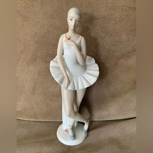 Miquel Reguena Valencia Ballerina Porcelain Sculpture 11.4’ tall LEVANTE